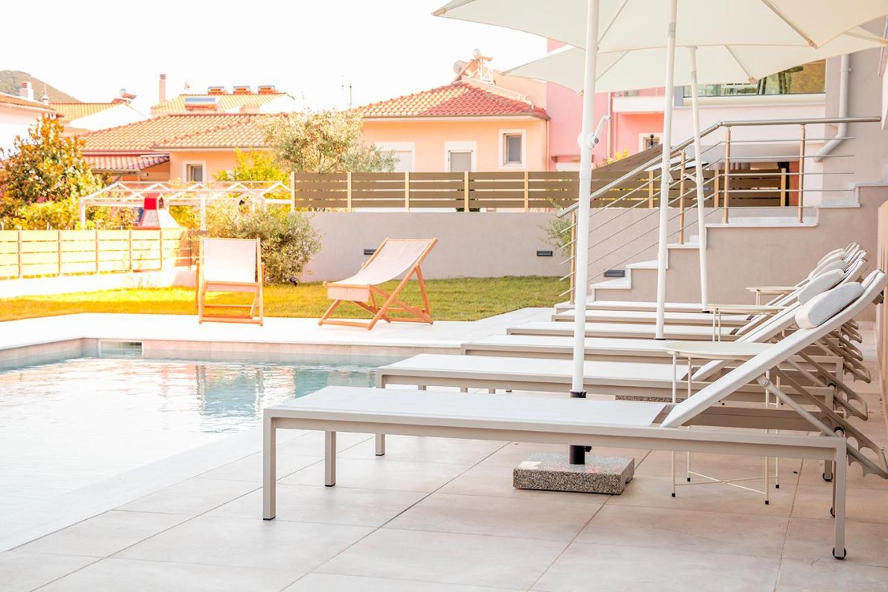 Arodo Suites Nea Iraklitsa Экстерьер фото