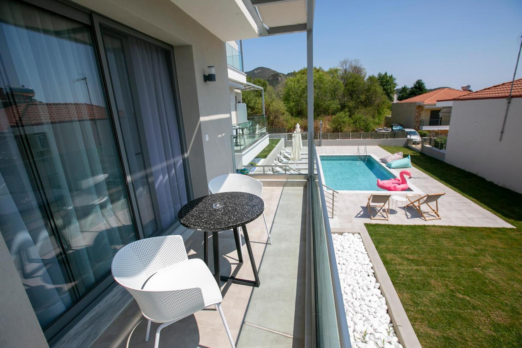 Arodo Suites Nea Iraklitsa Экстерьер фото