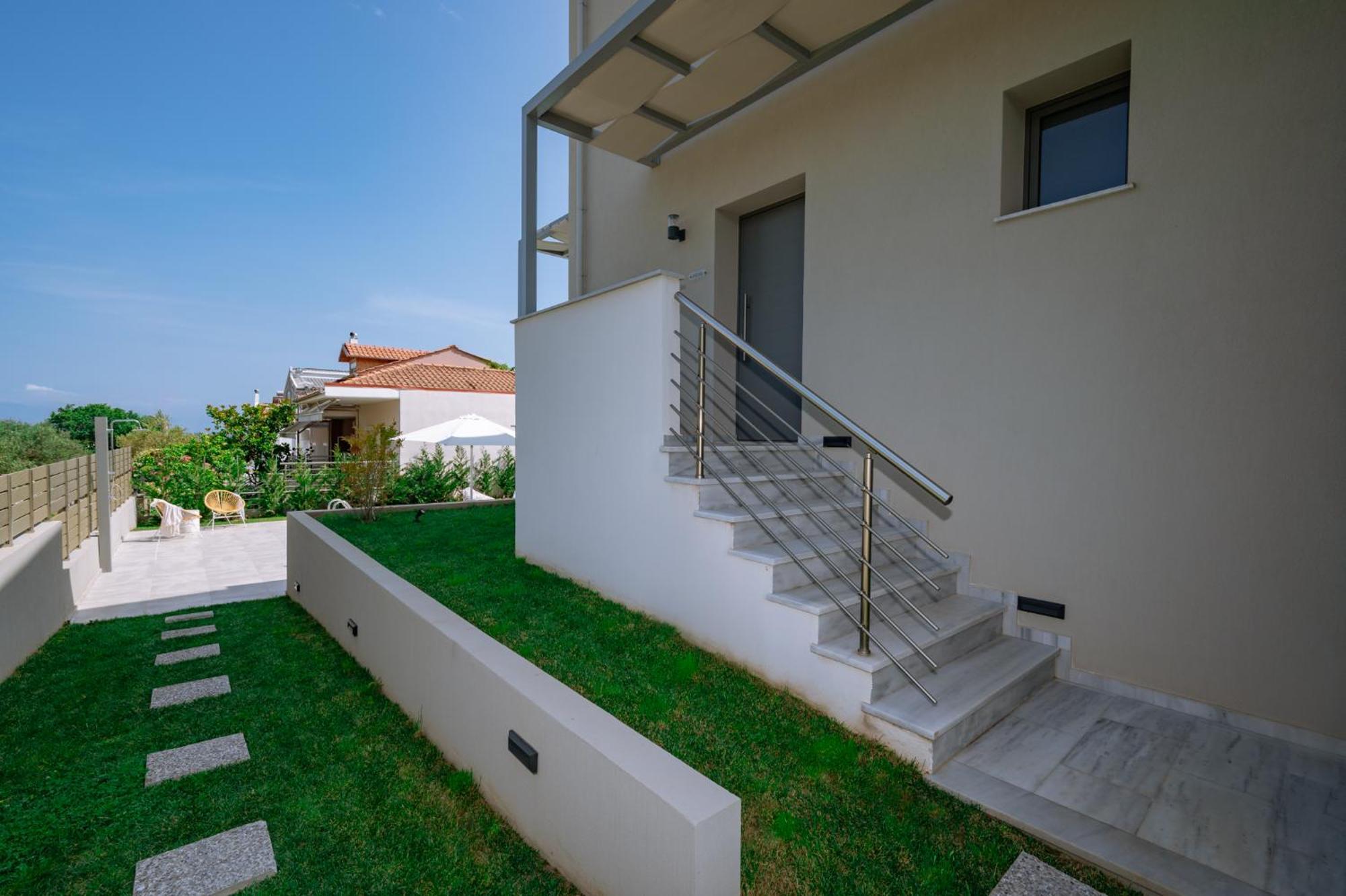 Arodo Suites Nea Iraklitsa Экстерьер фото